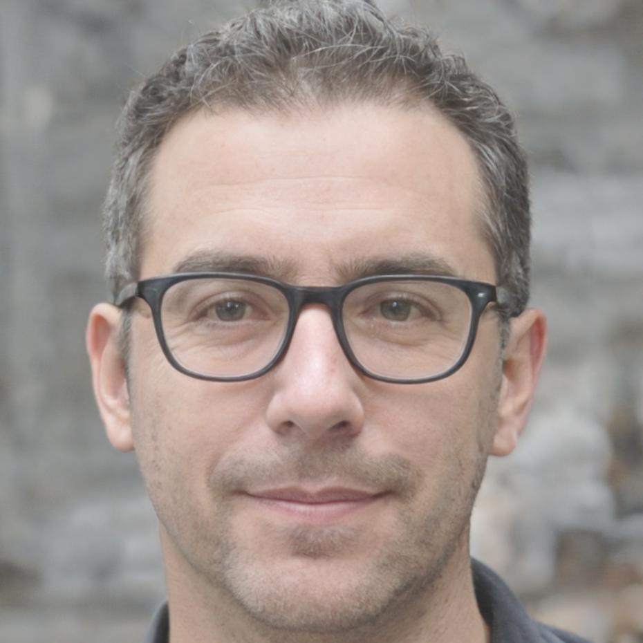 Portrait of Kamon Rattanawong, Senior Technical Analyst and lead instructor